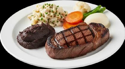 Plato de churrasco especial con frijoles, ensalada y verduras del restaurante de Aqua Park