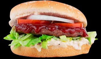 Hamburguesa con carne, tomate, cebolla y lechuga del restaurante de Aqua Park